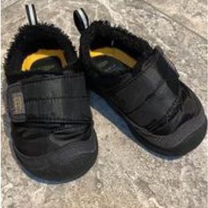 Toddler size 6 Keens fleece lined shoes